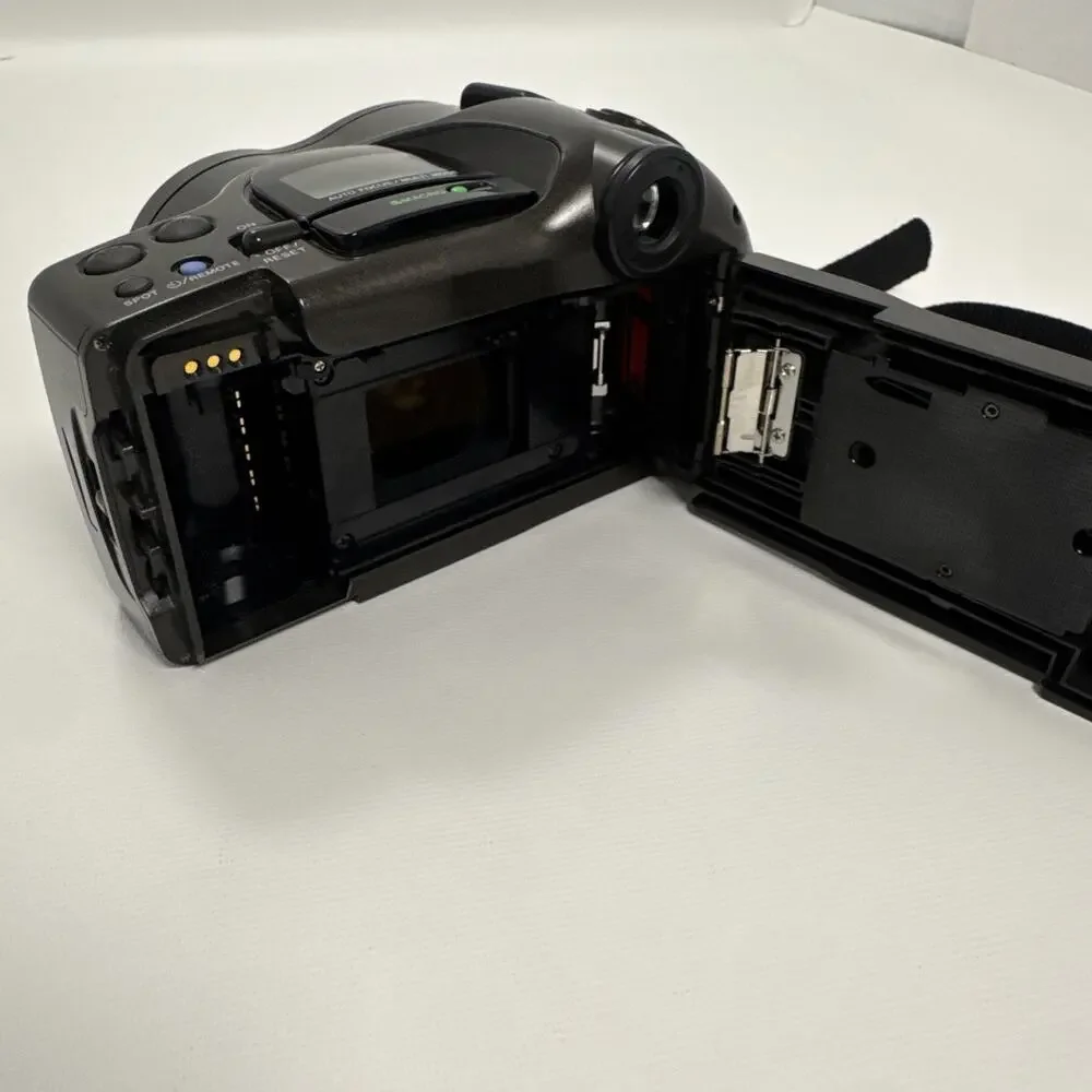 Olympus Camera AZ-330 Super Zoom Infinity Super Zoom 330 Film 35mm With Case